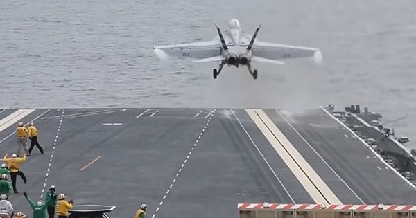 Aircraft carrier Ford successfully lands and launches its first flight